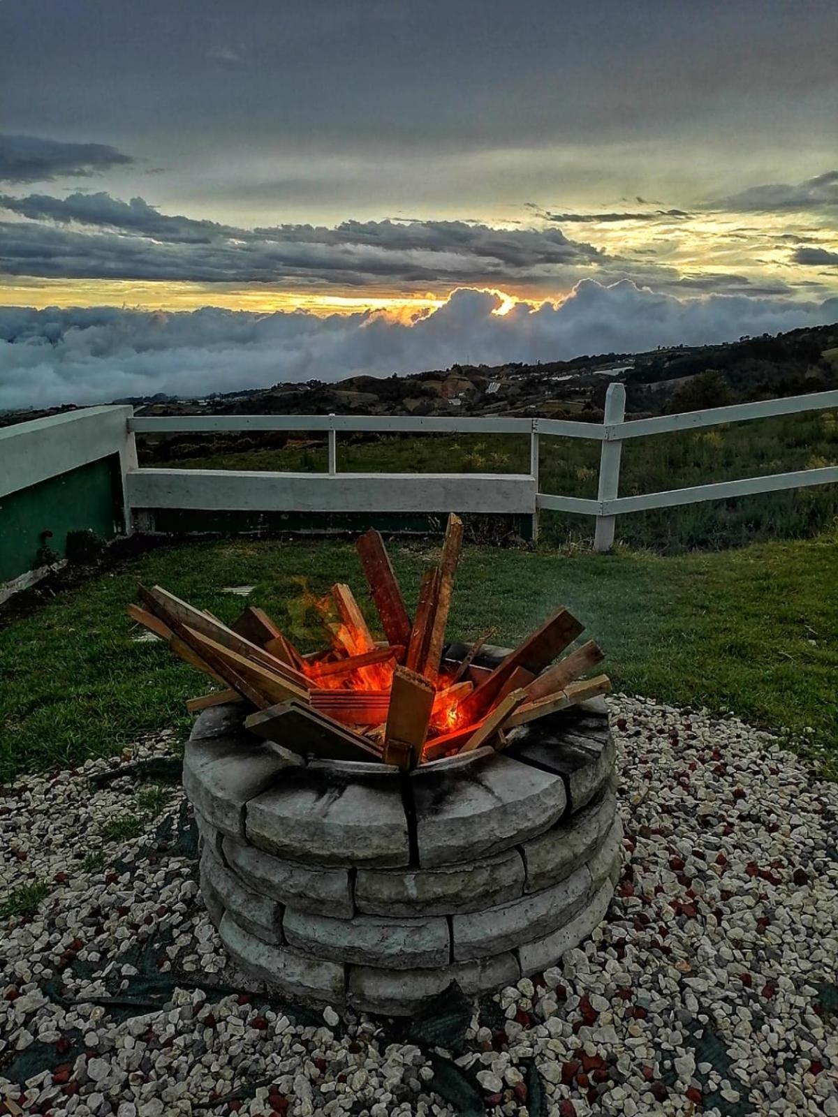 Hotel Cabanas Y Mirador Secret Garden Cr Cartago Extérieur photo